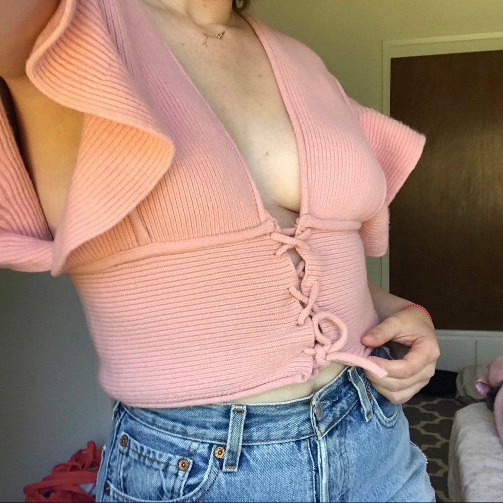 Simonett (style mafia) flutter sleeve crop top